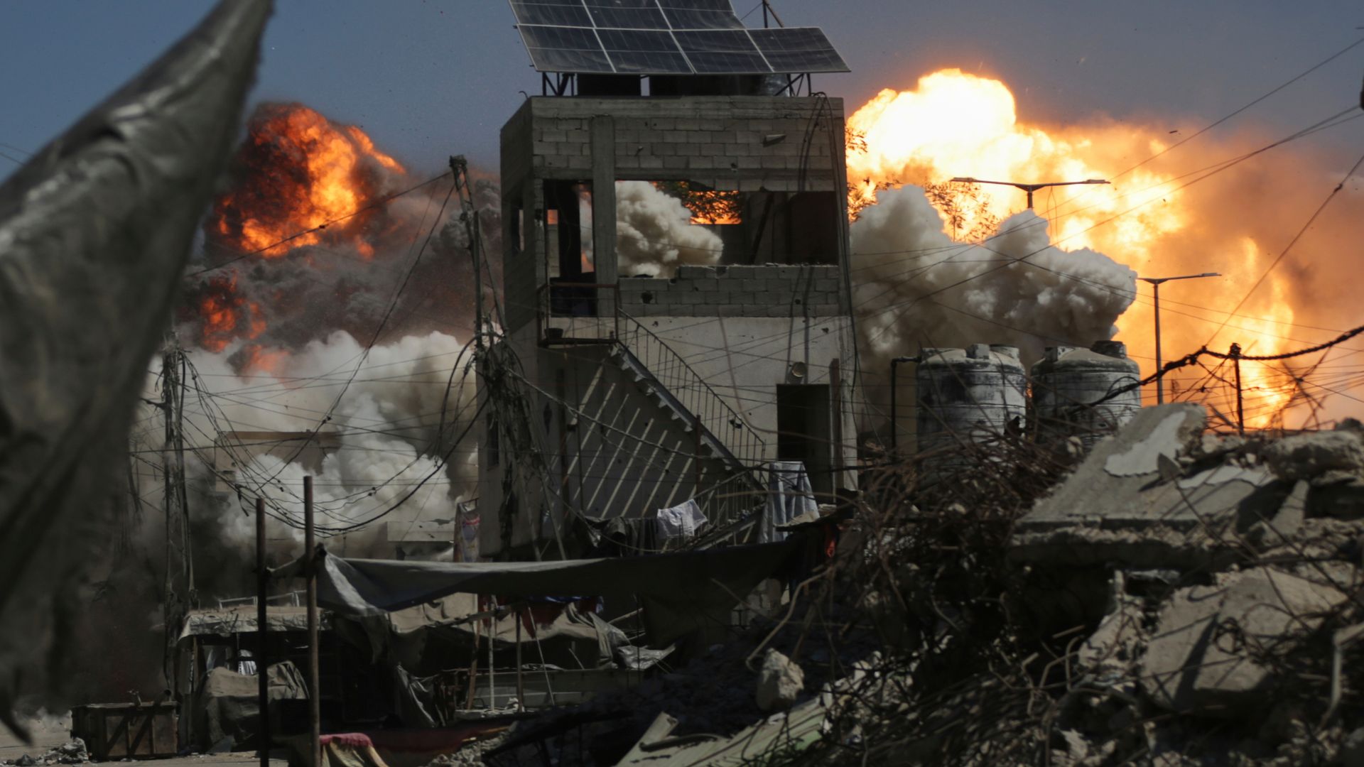 at-least-32-people-killed-as-israel-intensifies-airstrikes-in-gaza-city,-medical-staff-say