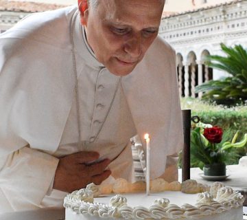 the-pope-on-being-a-world-leader,-elon’s-trillionaire-pay-packet-–-and-family-splits-over-baseball