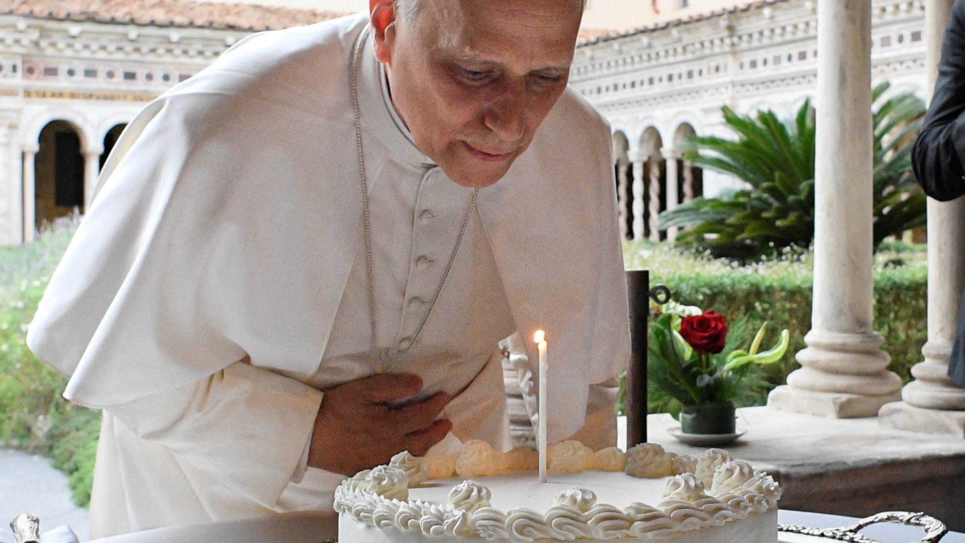 the-pope-on-being-a-world-leader,-elon’s-trillionaire-pay-packet-–-and-family-splits-over-baseball