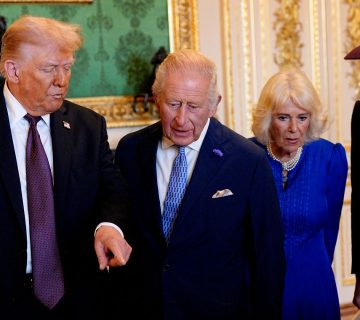 sword,-book-and-union-flag-among-gifts-exchanged-between-the-king-and-trump