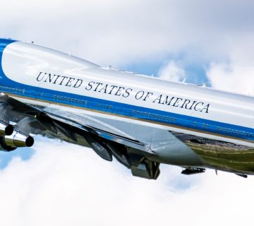 ‘get-off-the-ipad’:-air-traffic-control-warns-flight-to-turn-away-from-air-force-one