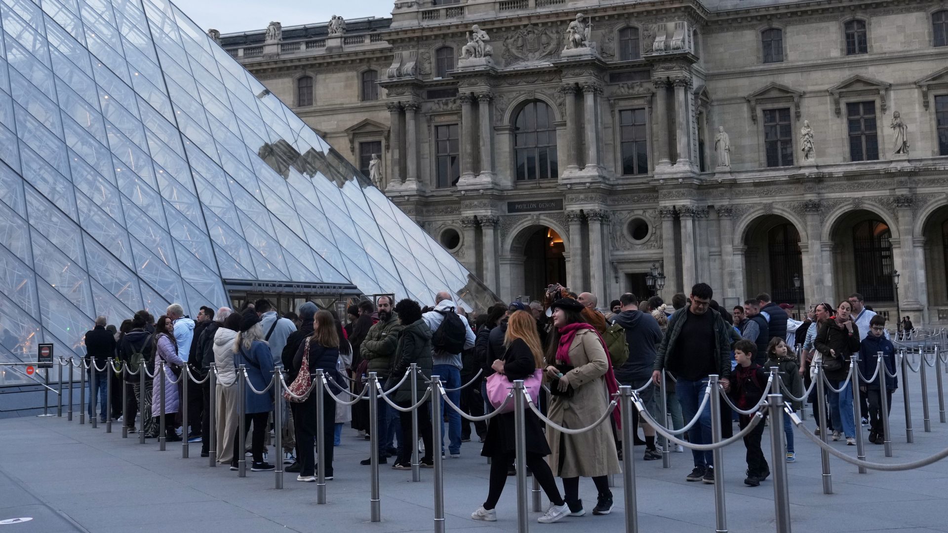 louvre-reopens-three-days-after-crown-jewels-stolen-in-daring-heist