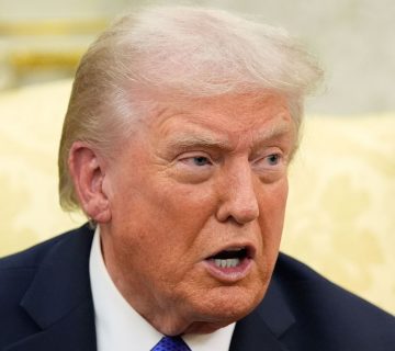 trump-raises-tariffs-on-canada-by-10%-in-response-to-reagan-advert