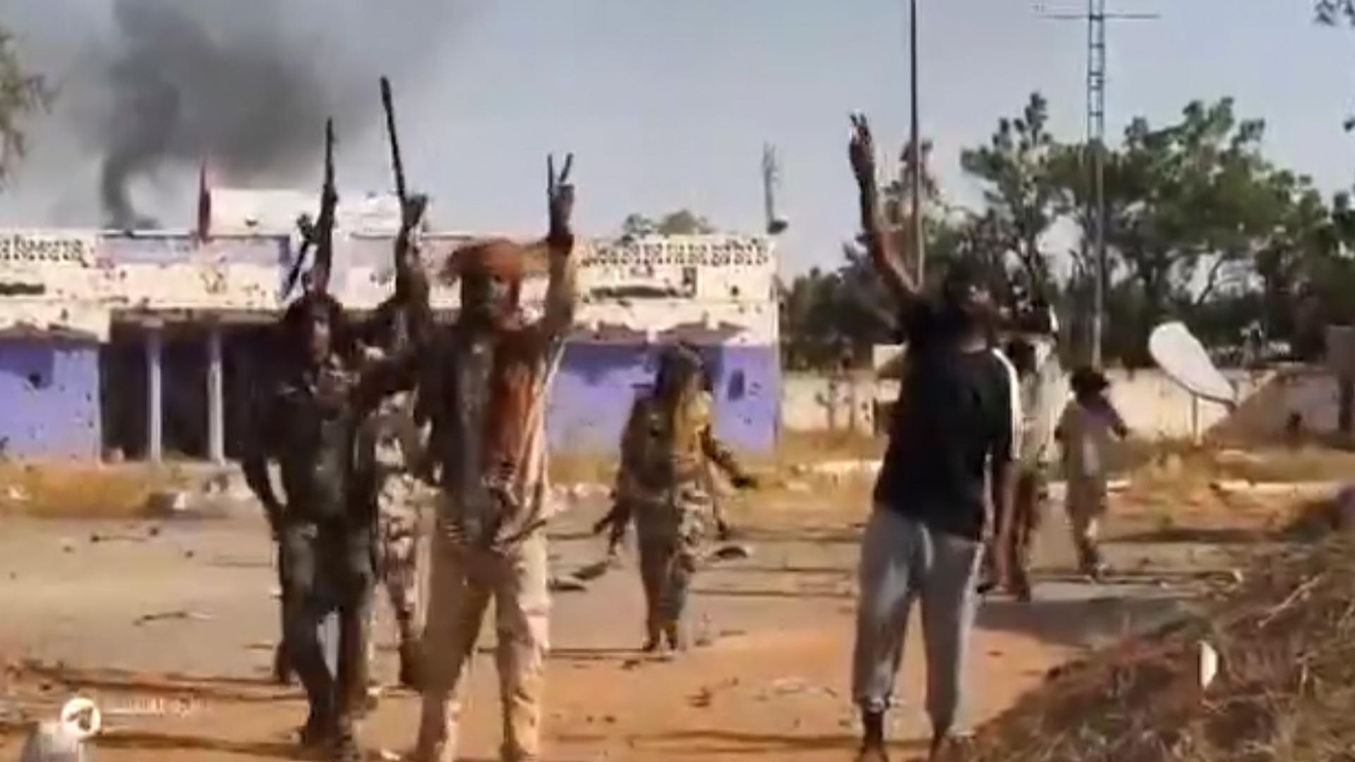 army-soldiers-fled-key-sudanese-city-–-leaving-200,000-civilians-trapped