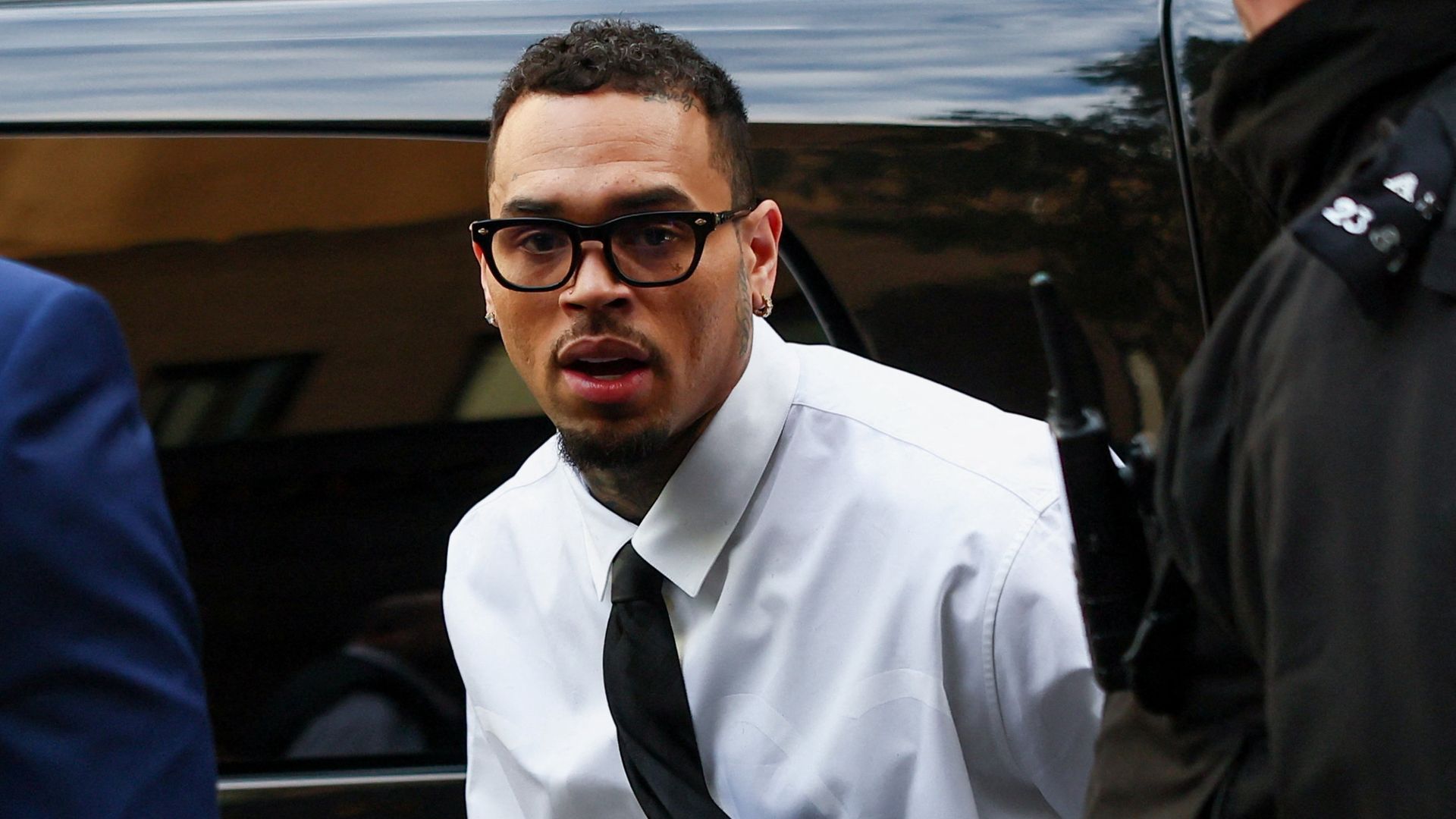 chris-brown-can-return-to-us-after-bail-conditions-changed