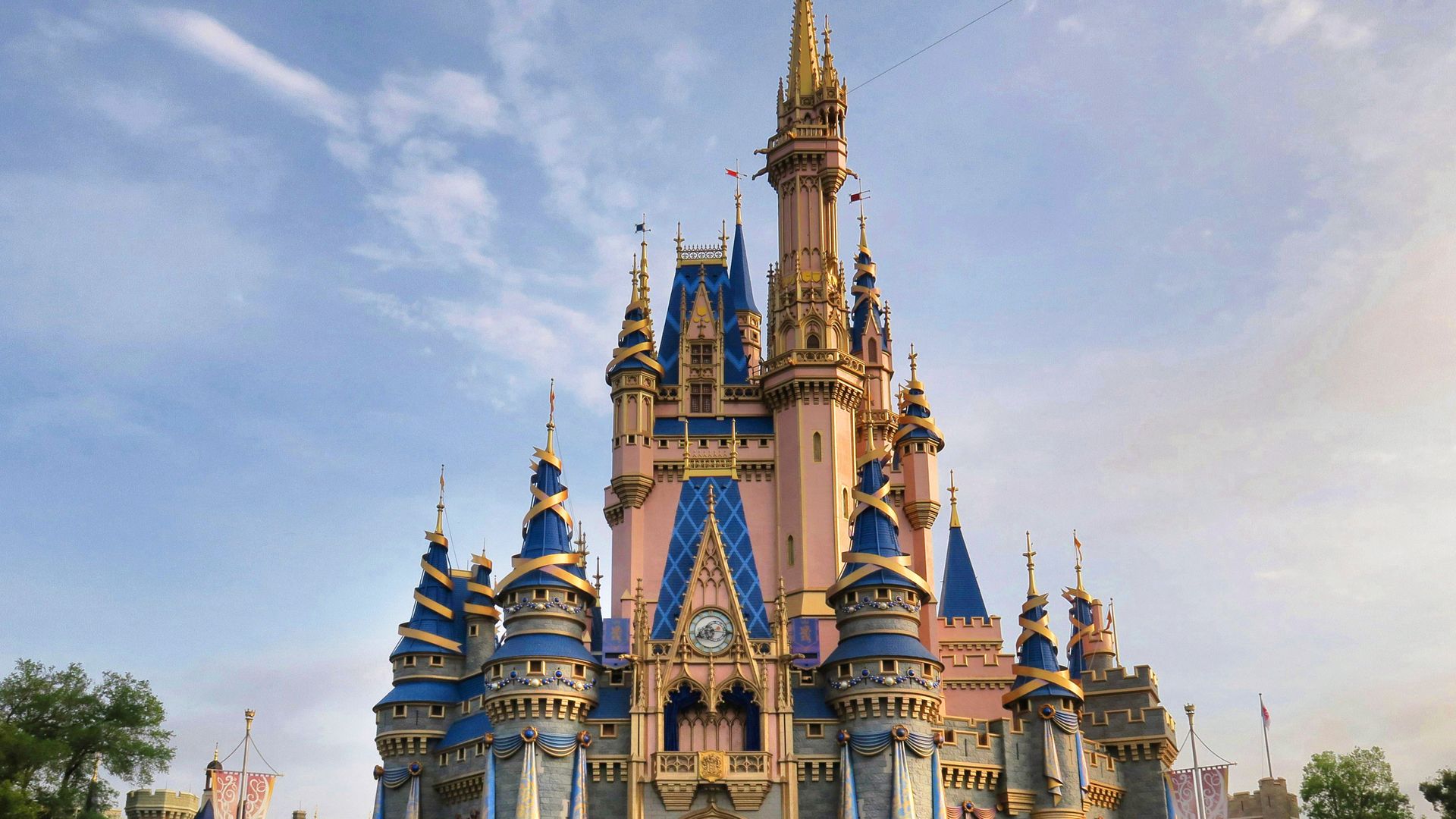 holiday-hotspot-airport-close-to-cancelling-all-landings-due-to-us-government-shutdown