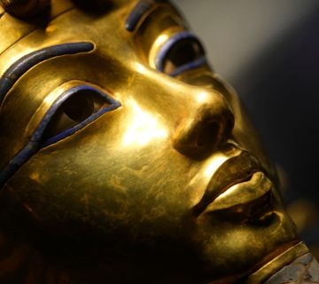 billion-dollar-grand-egyptian-museum-opens,-displaying-full-tutankhamun-collection-for-first-time