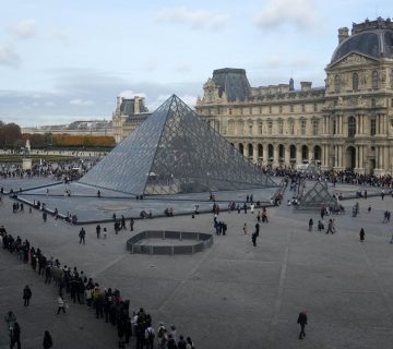 woman,-38,-charged-in-connection-with-louvre-jewellery-heist