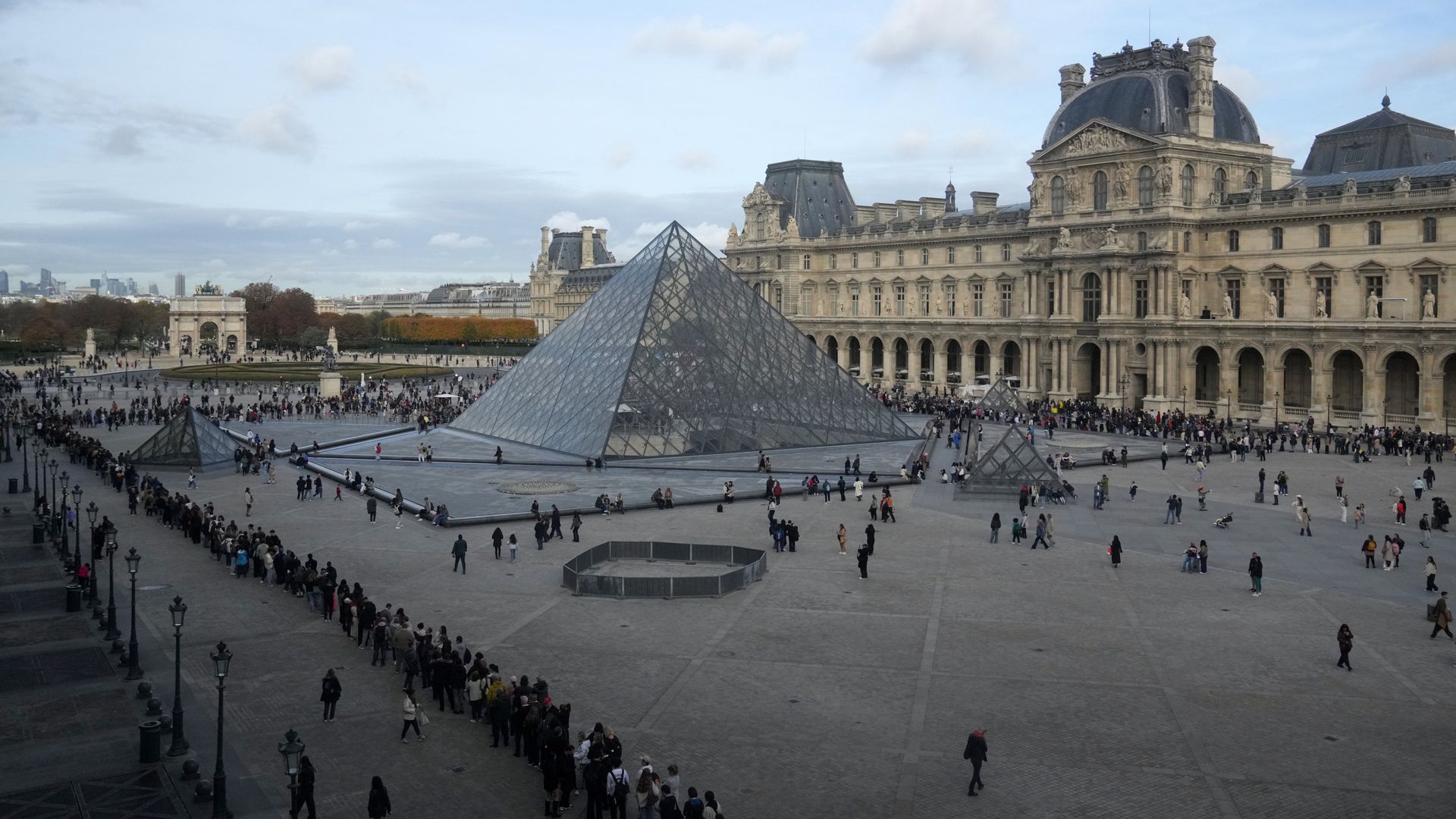 woman,-38,-charged-in-connection-with-louvre-jewellery-heist
