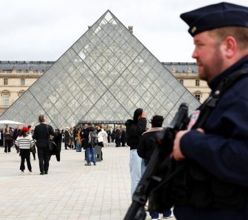 two-louvre-jewellery-heist-suspects-‘convicted-over-theft-in-2015’