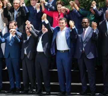 climate-summit-starts-with-trump-shaped-hole-and-praise-for-china