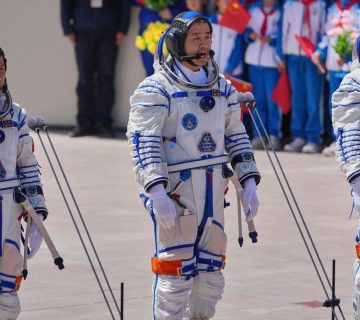 stranded-chinese-astronauts-return-to-earth-after-space-capsule-damaged