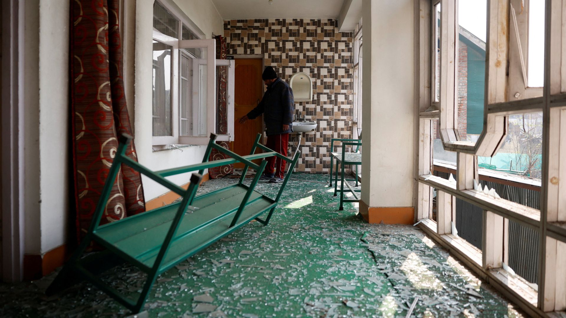 at-least-nine-killed-and-32-injured-in-indian-kashmir-police-station-explosion