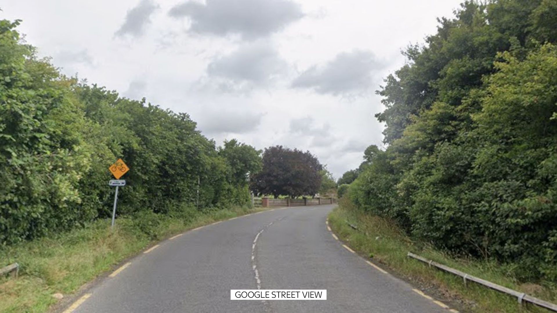 three-men-and-two-women-in-their-20s-have-died-in-car-crash,-irish-police-say