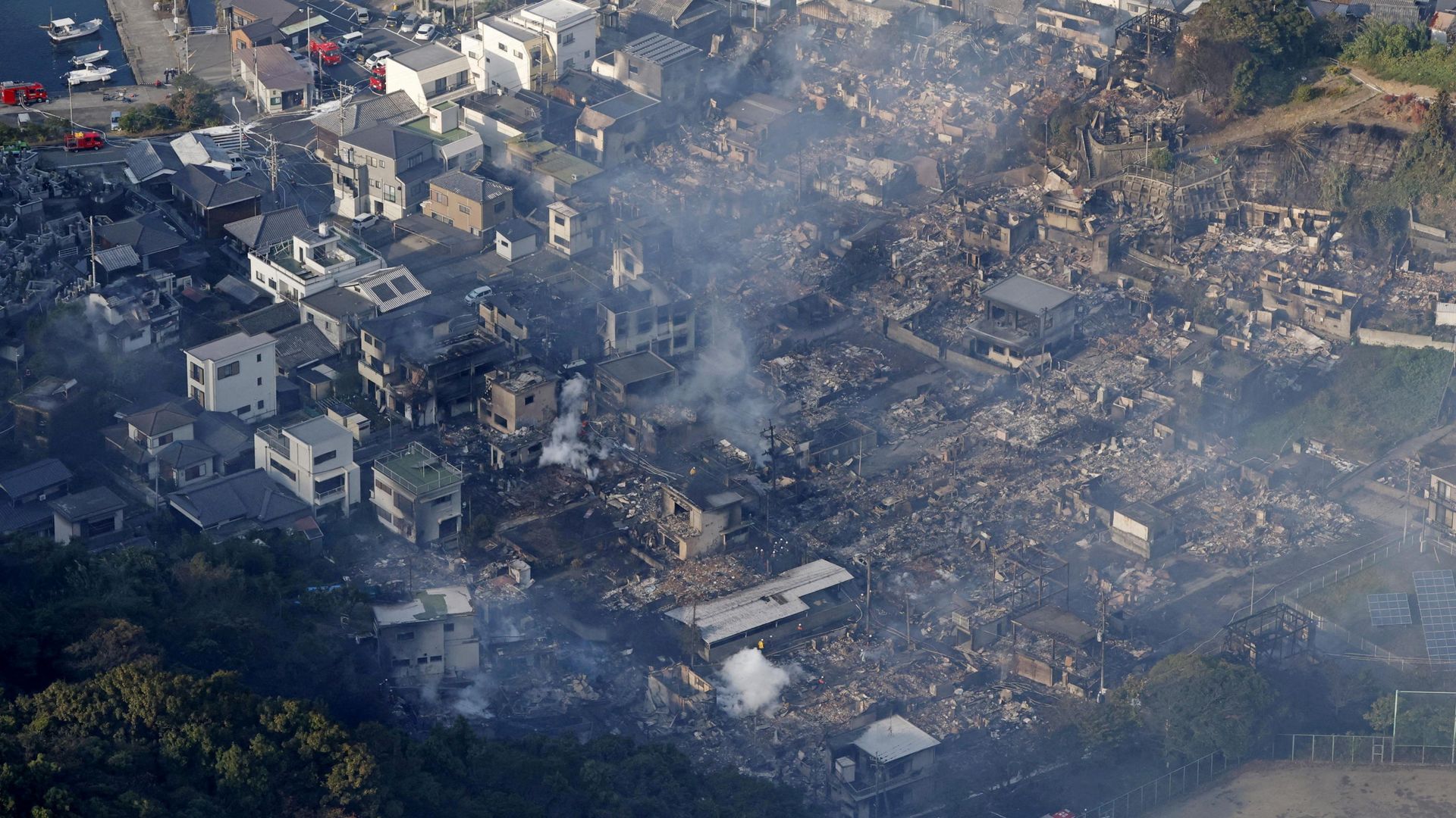 one-killed-and-170-homes-damaged-or-destroyed-as-fire-burns-in-japan