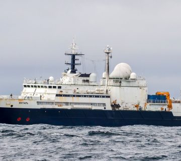 russian-spy-ship-on-edge-of-uk-waters,-warns-defence-secretary