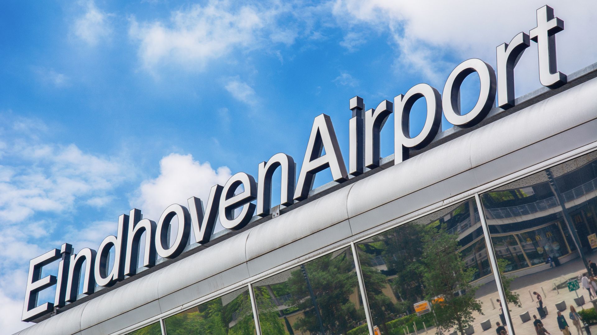 eindhoven-airport-closed-after-drone-sightings