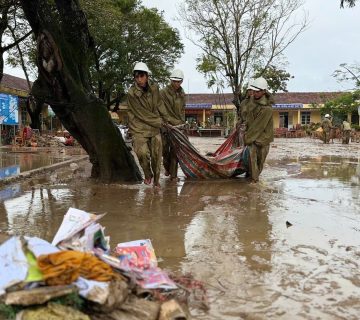 pictures-from-devastating-floods-in-thailand-and-vietnam
